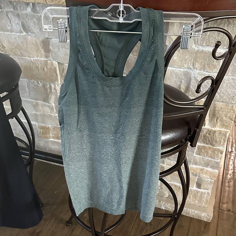 Athleta Green Sleeveless Momentum Tank Top size XS